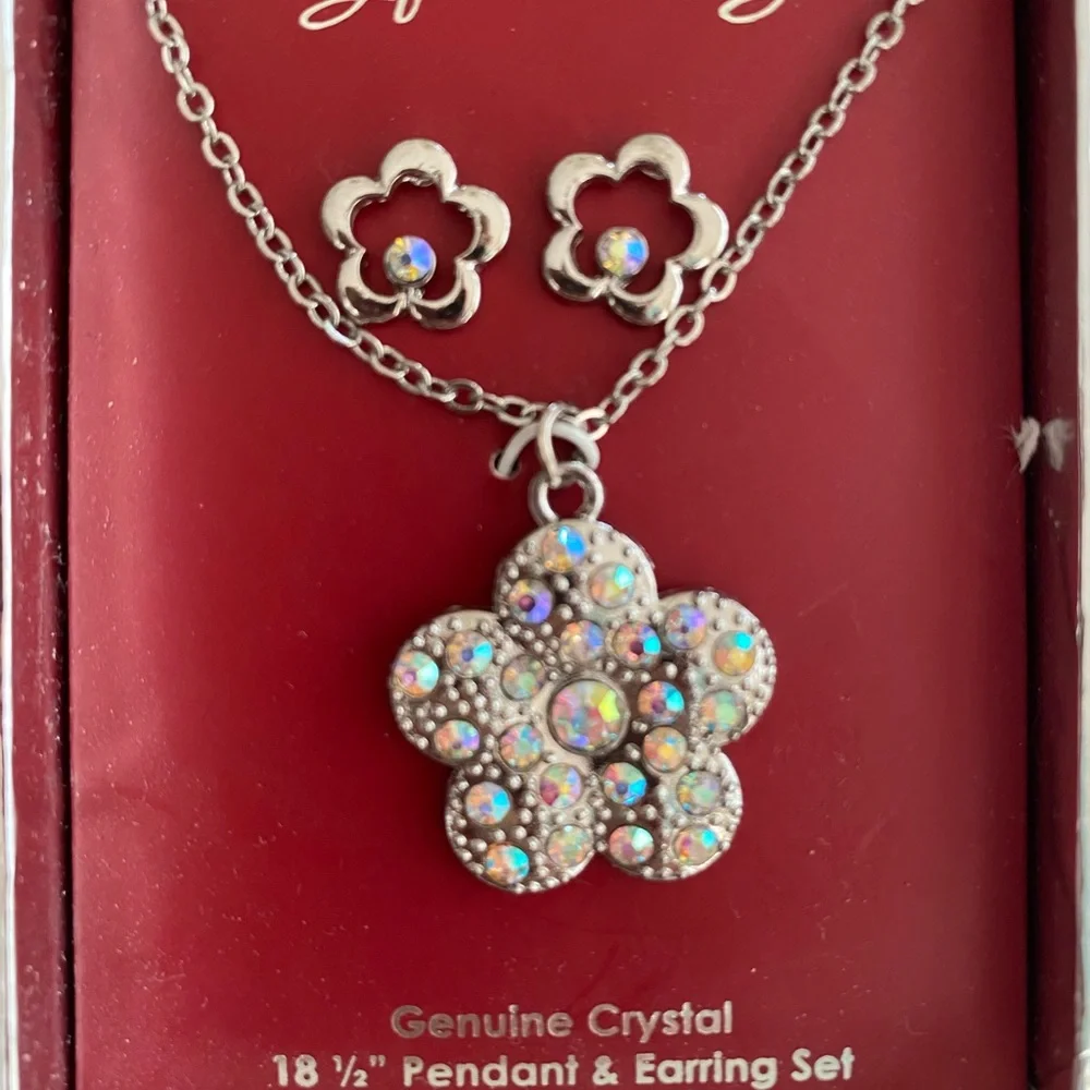Necklace and earring set